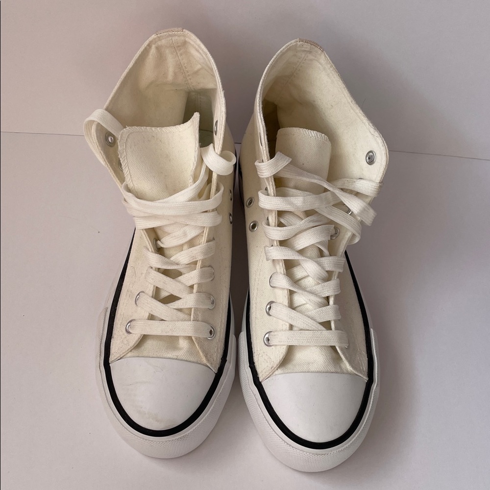 NWOT Women's High-Top Canvas Sneakers - White. Size 8. - Picture 2 of 5